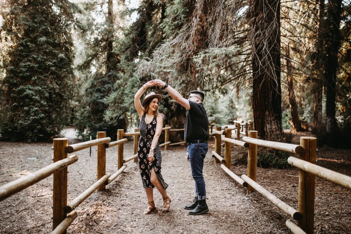 candid photography tips man and woman dancing