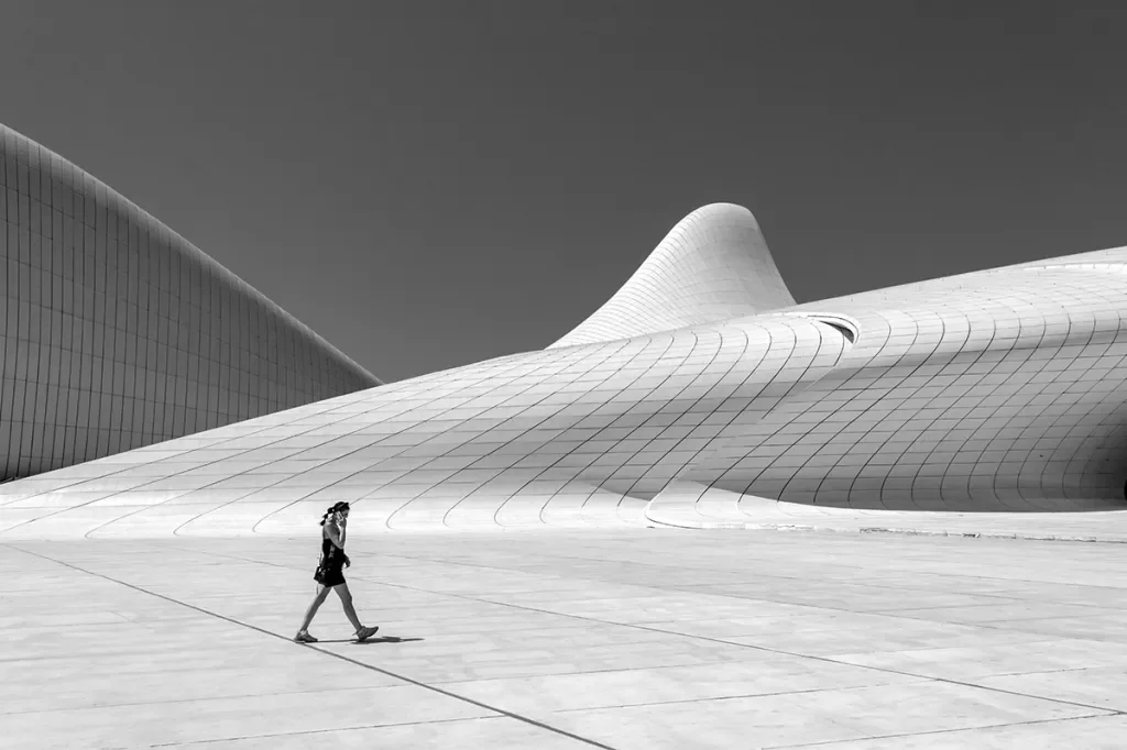 curves of Zaha Hadid’s Heydar Aliyev Centre in black and white
