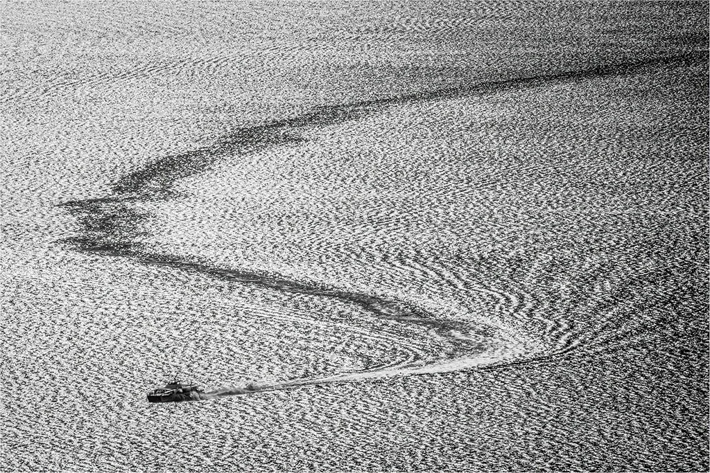 boat creating s shape in water